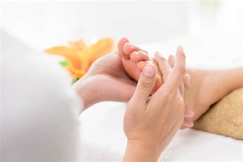 Premium Photo Thai Foot Massage With Aroma Therapy And Reflexology