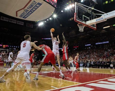 Mens Basketball Badgers Down No 9 Arizona Wildcats 103 88 In Historic Fashion The Badger Herald