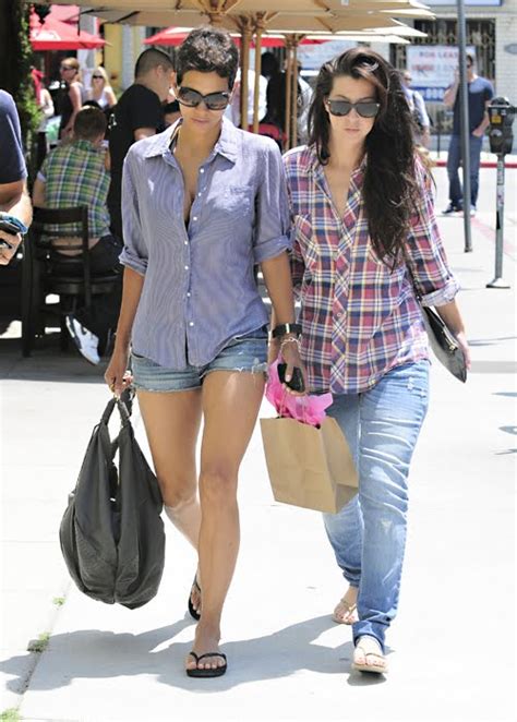 Celebrity Gossip Gorgeus Halle Berry Half Naked