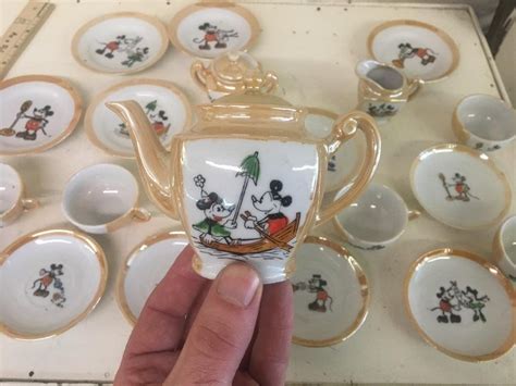 ORIGINAL 1930s VINTAGE DISNEY MICKEY MOUSE LUSTERWARE CHILDREN'S TEA SET