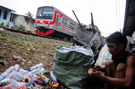 Penyebab Dan Strategi Pengentasan Kemiskinan Di Indonesia Faktor Jenis