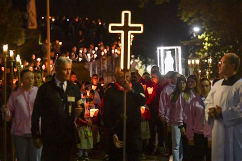 Procession Mariale Aux Flambeaux Jeudi Octobre Le P Lerinage