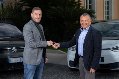 Totti Testimonial Della Gamma Elettrica Di Volkswagen