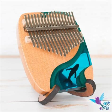 Hluru Kalimba 17 Key Whale in C Major | Shop Naturally