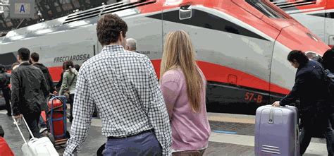 Dai treni in ritardo alle carrozze sovraffollate così i pendolari