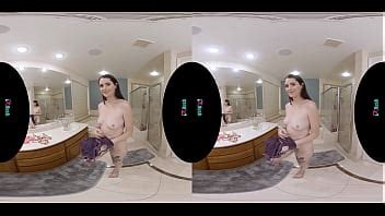 VRHUSH Aria Khaide Se Prueba Los Trajes Antes De Montar Tu Polla XVIDEOS