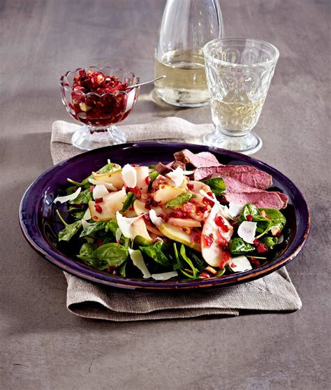 Lauwarmer ApfelBirnenSalat Mit Rote Bete Vinaigrette Und