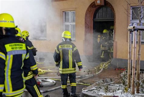 Explosion Und Brand In Plauener Mehrfamilienhaus Ein Toter