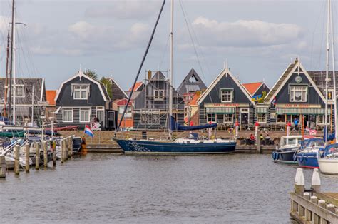 Mirando Al Mundo Con Sentimientos Marken Un Encantador Pueblo De Holanda