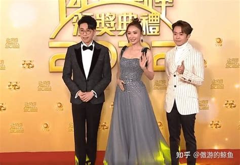 Tvb颁奖礼尴尬瞬间：踩裙、抢位，明星现场上演全明星宫心计场面辣眼 知乎