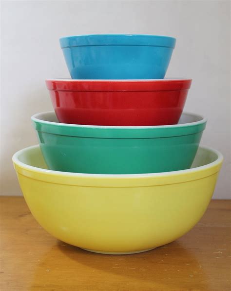 Pyrex Primary Colors Four Mixing Bowl Set