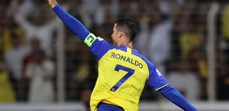 Cristiano Ronaldo Em Crise Jogador Vira Fot Grafo Em Treino Do Al Nassr