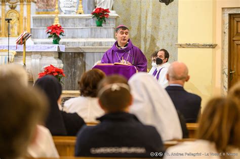 Mons Repole In Visita All Ospedale Mauriziano La Voce E Il Tempo