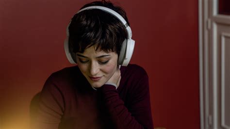 Over-ear наушники: что за гаджет и с чем его носят – ЯМПІЛЬ.INFO