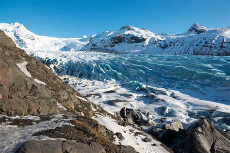 L Ngua Da Geleira De Svinafellsjokull No Inverno No Gelo Azul Coberto