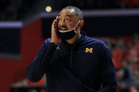 Michigan basketball: Could Juwan Howard be fired for throwing a punch?