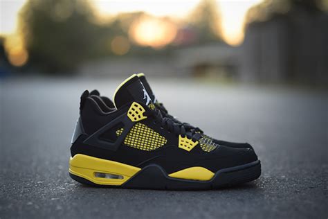 Air Jordan 4 Retro Thunder Sole Collector