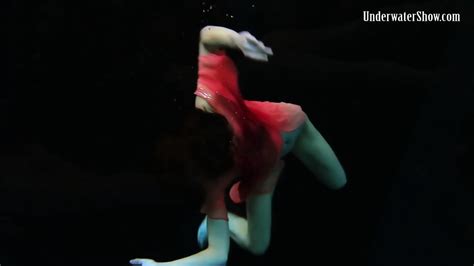 Fun Naked Girls Get Naughty In The Pool Pussy Juicy