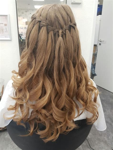 42 Gorgeous & Elegant Homecoming Hairstyles For This Year