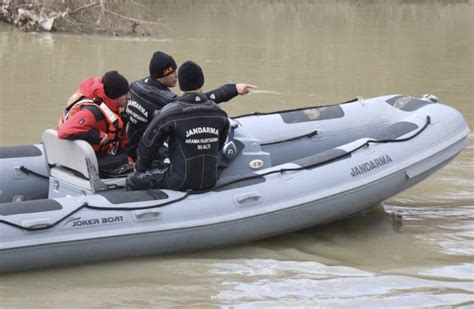 Sakarya Nehri Nde Cans Z Bedeni Bulundu O Lu Ve E I G Zalt Na Al Nd