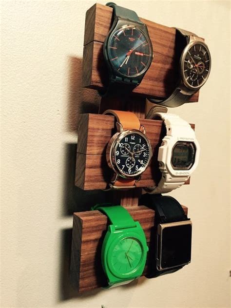 The idea of a wooden wall stand, which will appreciate the collectors ...