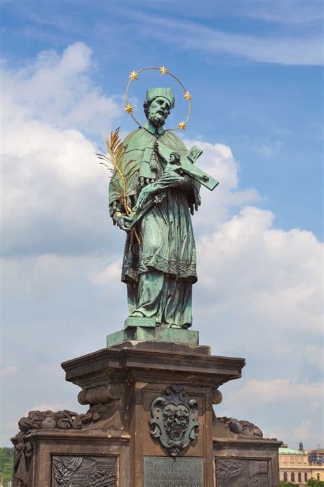 Estatua De Juan De Nepomuk Praga Foto De Archivo Imagen De Estatua