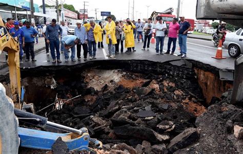 Rompimento De Galeria Fez Asfalto Ceder Em Avenida De Manaus