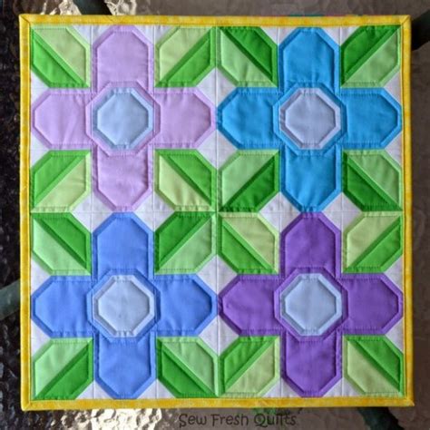 Easy Flower Block Makes A Stunning Mini Quilt Quilting Digest