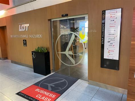 Review LOT Polish Business Lounge Mazurek Warsaw WAW Live And