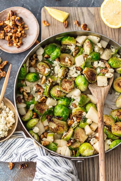 Receta De Coles De Bruselas Salteadas Con Peras Queso Azul Y Nueces