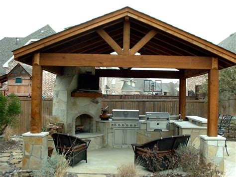 40 Outdoor Kitchen Pergola Ideas for Covered Backyard Designs