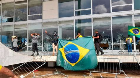 Entenda tudo sobre a invasão de bolsonaristas radicais em Brasília