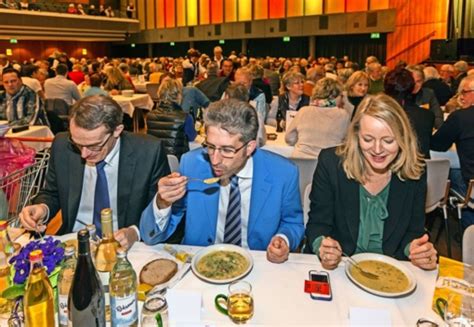 Böblingen 35 Fischsuppenessen Boris Palmer Ziehen Sie zu Hause den