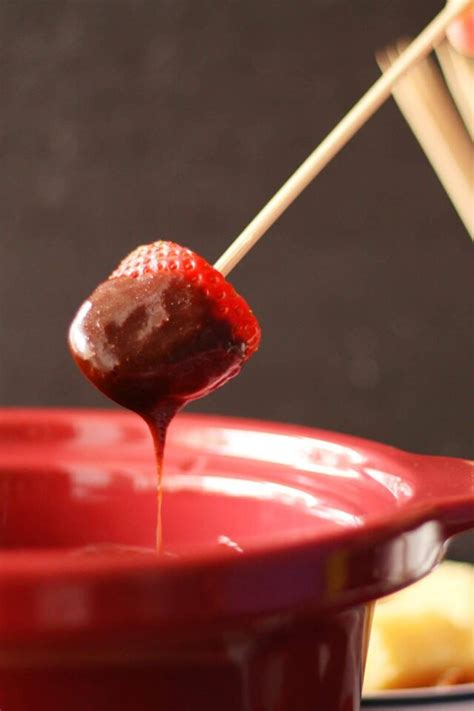 Easy Slow Cooker Chocolate Fondue Recipe