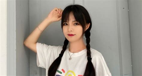 Hướng dẫn tẩy trang đúng cách hot girl triệu follow khiến CĐM sốc nặng khi tiết lộ mình đã 47