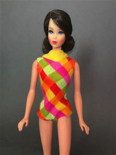 Lot 2 VINTAGE BARBIES BRUNETTE TWIST N TURN FLIP HAIR IN ORIGINAL SWIMSUIT AND BLONDE