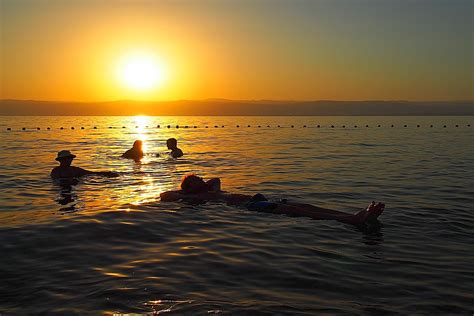 Jordanien Totes Meer Sonnenuntergang Schwimmen Reiseblog Travel On