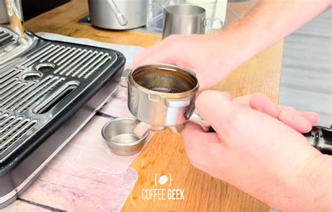 How to Clean a Breville Coffee Maker With a Grinder