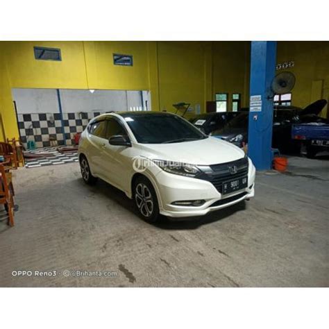 Mobil Honda HRdiV 2016 Warna Putih Bekas Surat Lengkap Terawat Di