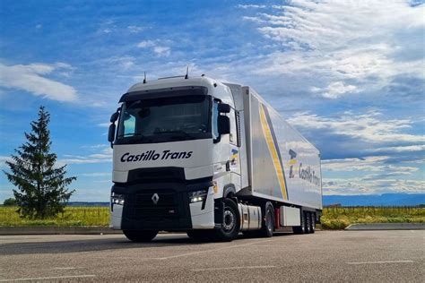 Fallece Un Camionero De Alicante Tras Recibir El Impacto De Una Tapa De