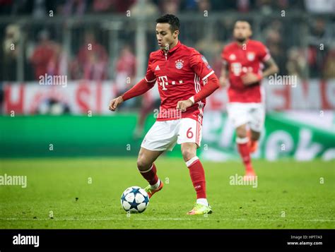 Thiago Alcantara 2017 Hi Res Stock Photography And Images Alamy