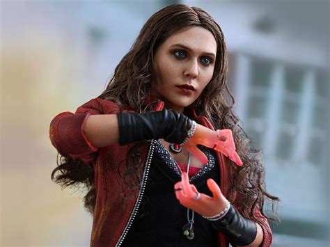 Hot Toys Scarlet Witch Wanda With Seamless Body Figround