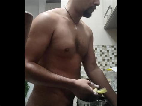 HOMBRE DESNUDO LAVANDO LOS PLATOS XVIDEOS