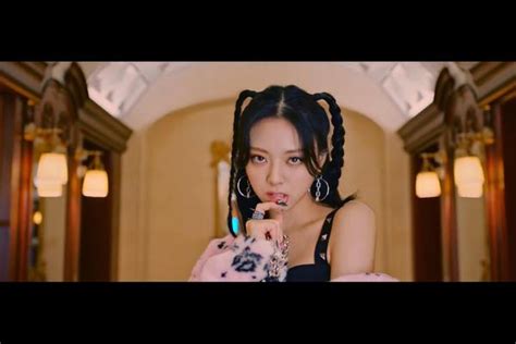 ITZY第一张专辑CRAZY IN LOVEOpening Trailer公开太可了 ITZY 女团