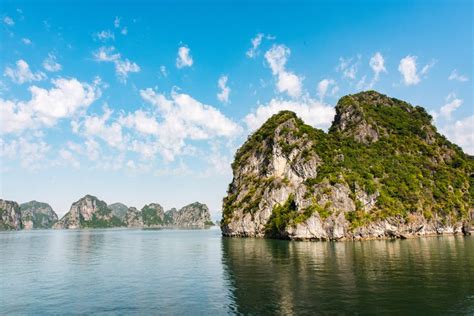 Exploring & Adventuring in Ha Long Bay in Vietnam