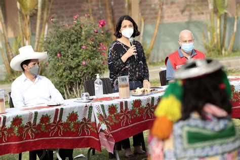 Presidente Pedro Castillo Junto A La Ministra De La Mujer Y Poblaciones