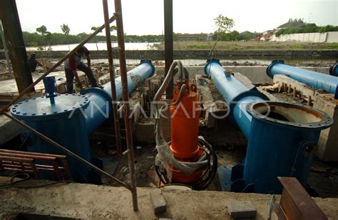 PEMBANGUNAN KOLAM RETENSI UNTUK BANJIR ANTARA Foto