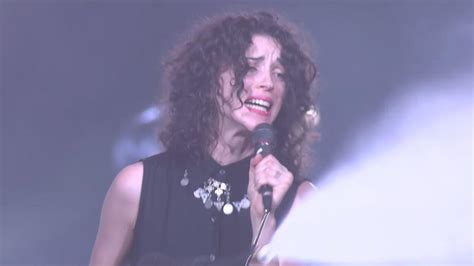 Pro Shot Video St Vincent Performs ‘krokodil At Coachella 2012