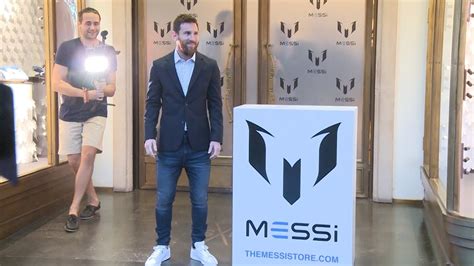 Lionel Messi Salta A La Moda Y Presenta Su Propia Marca De Ropa Youtube