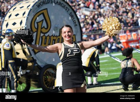 Orlando Florida Usa January 2 2023 Purdue Cheerleader Smiling